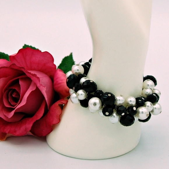 White House Black Market Stretch Bead Bracelet NWT - Picture 3 of 5